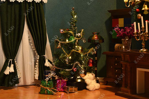 Dollhouse Christmas Tree & Decorations